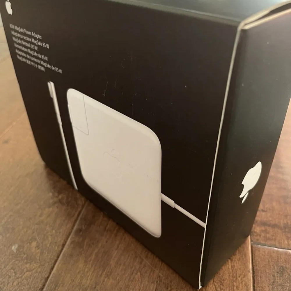 Apple 85W MagSafe Power Adapter